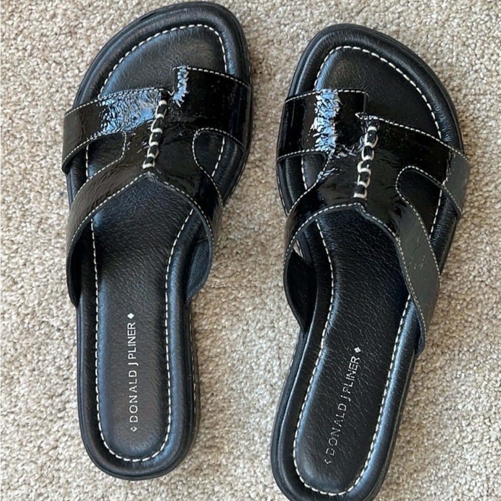 Donald J Pliner black leather sandals. Size 7. EUC.